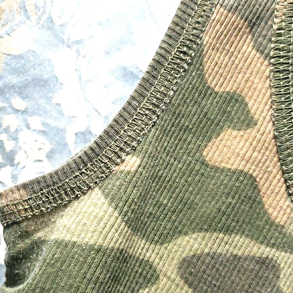 SO CAMOUFLAGE SCOOP NECK GREEN/TAN TANK SZ S - Picture 4 of 9